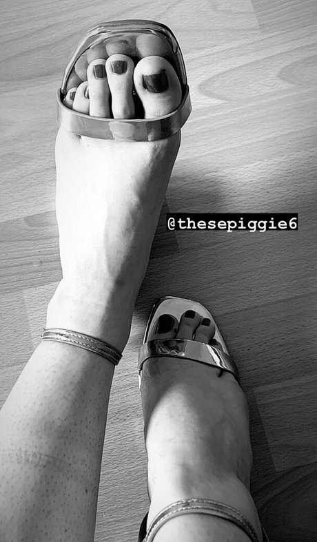 Naakte gelekte OnlyFans-foto van Theselilpiggie6