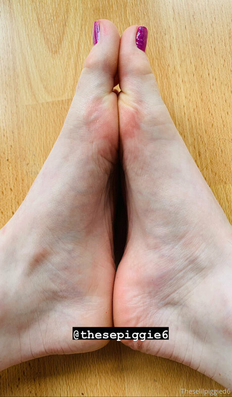 Naakte gelekte OnlyFans-foto van Theselilpiggie6