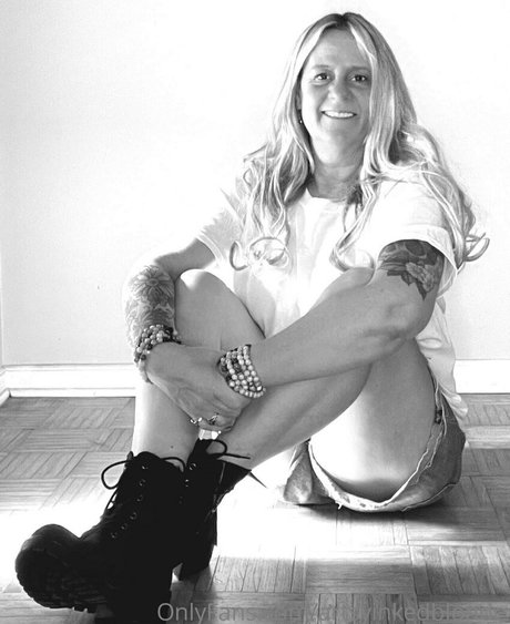 Artsyinkedblonde