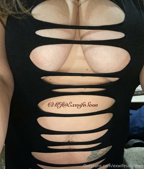 Naakte gelekte OnlyFans-foto van Exwifesoonfree