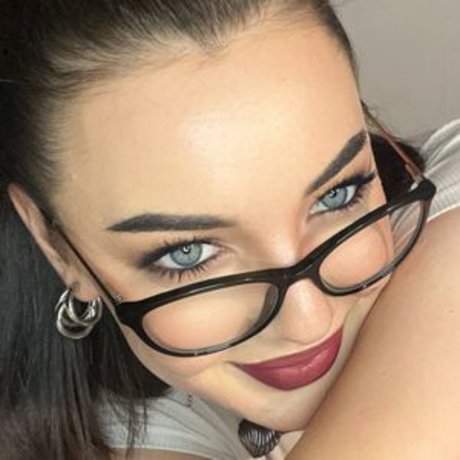 Naakte gelekte OnlyFans-foto van Katemeina
