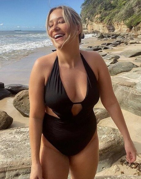 Naakte gelekte OnlyFans-foto van Alana