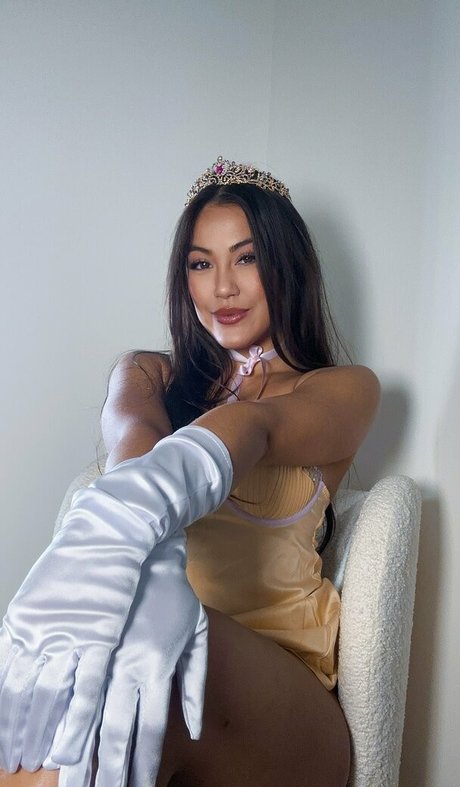 Naakte gelekte OnlyFans-foto van Kendraspade