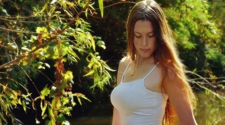 Naakte gelekte OnlyFans-foto van Neta Shaked