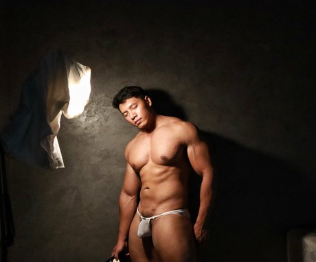 Naakte gelekte OnlyFans-foto van Jenk