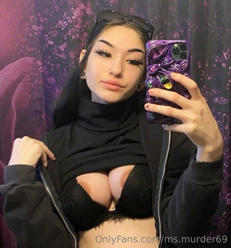 Naakte gelekte OnlyFans-foto van Msmurder69