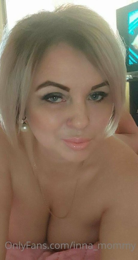 Naakte gelekte OnlyFans-foto van Innamommyy