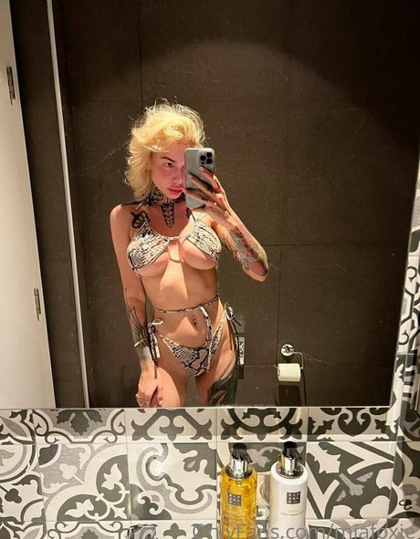 Naakte gelekte OnlyFans-foto van Miafoxybae