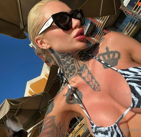Naakte gelekte OnlyFans-foto van Miafoxybae