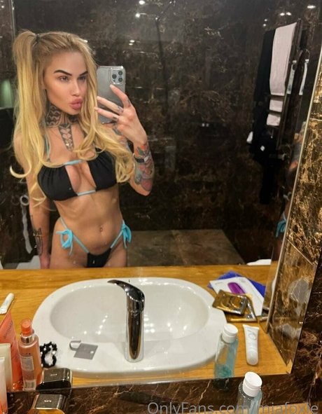 Naakte gelekte OnlyFans-foto van Miafoxybae