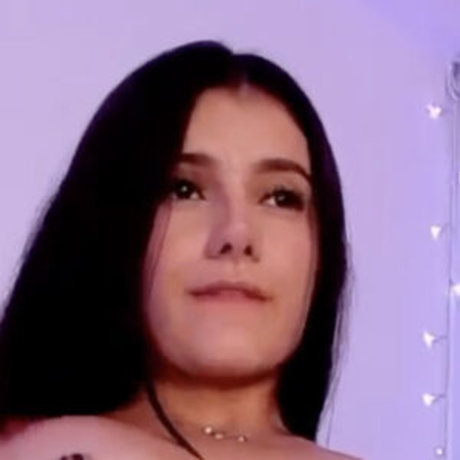 Naakte gelekte OnlyFans-foto van Ema Coraline