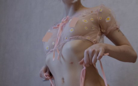 Naakte gelekte OnlyFans-foto van Mia Synaeva