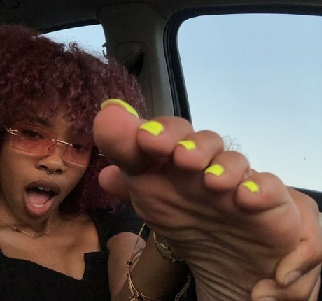 Naakte gelekte OnlyFans-foto van Sinister Simone