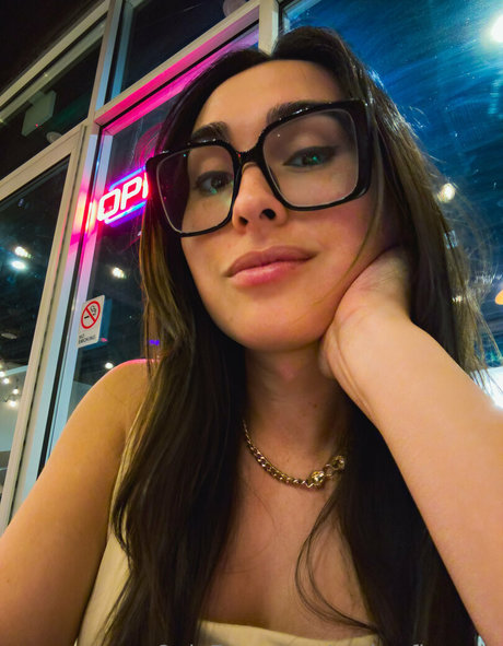 Naakte gelekte OnlyFans-foto van Emberfieravip