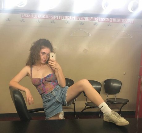 Naakte gelekte OnlyFans-foto van Rachel Sennott