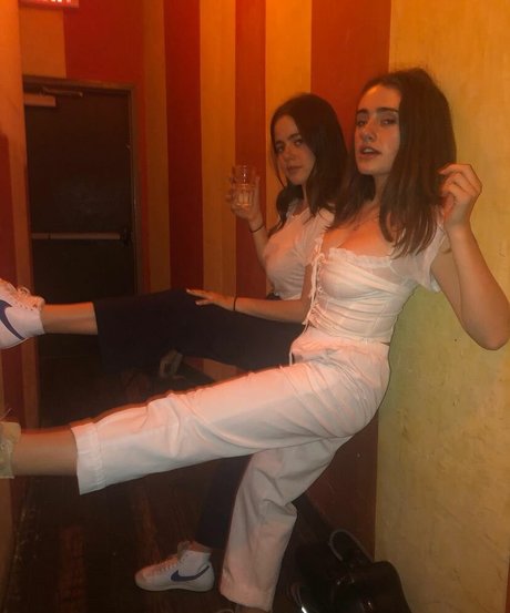 Naakte gelekte OnlyFans-foto van Rachel Sennott