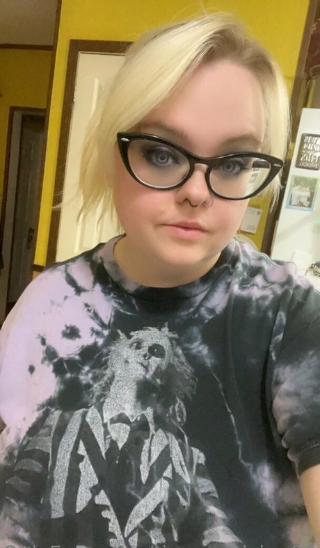 Naakte gelekte OnlyFans-foto van Tinymortician89