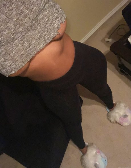 Naakte gelekte OnlyFans-foto van Iconic3ileen