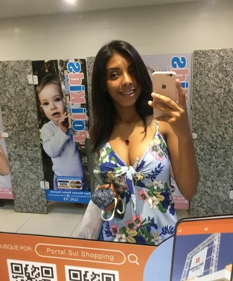 Naakte gelekte OnlyFans-foto van Maria Gabriela