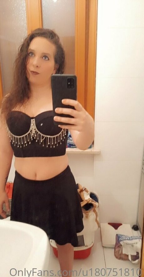 Naakte gelekte OnlyFans-foto van Onlyqueen84
