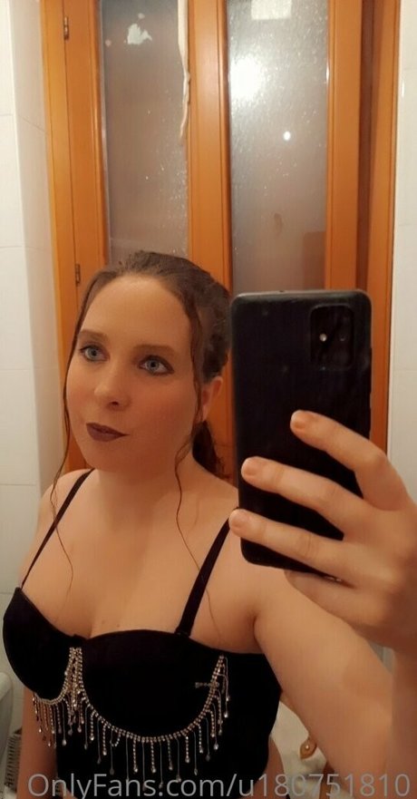 Naakte gelekte OnlyFans-foto van Onlyqueen84