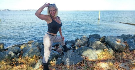 Naakte gelekte OnlyFans-foto van Rebafitness