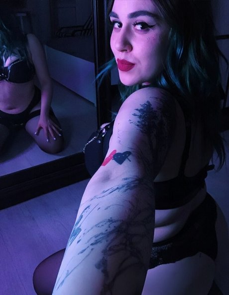 Naakte gelekte OnlyFans-foto van Kinkikitty