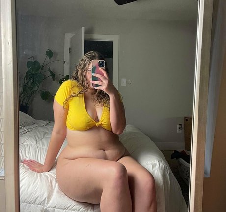 Naakte gelekte OnlyFans-foto van Rubypeachfree