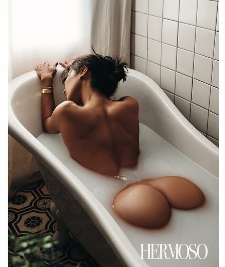 Naakte gelekte OnlyFans-foto van Shinyoojeong