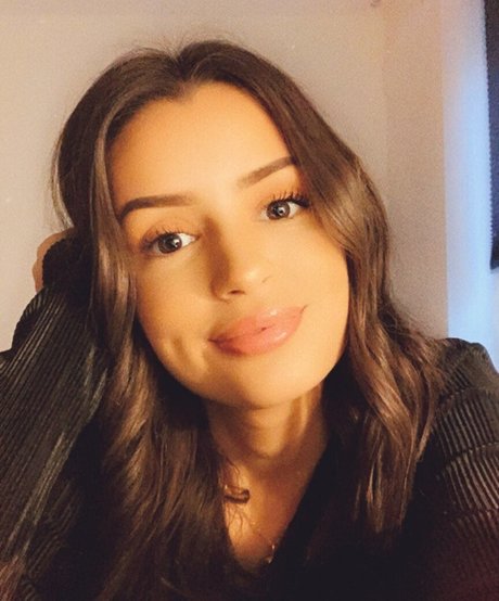 Naakte gelekte OnlyFans-foto van Noraexplorer
