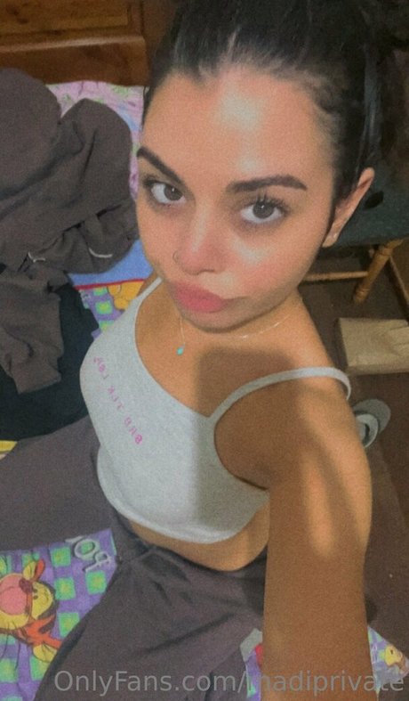 Naakte gelekte OnlyFans-foto van Madiprivate