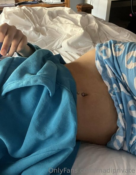 Naakte gelekte OnlyFans-foto van Madiprivate
