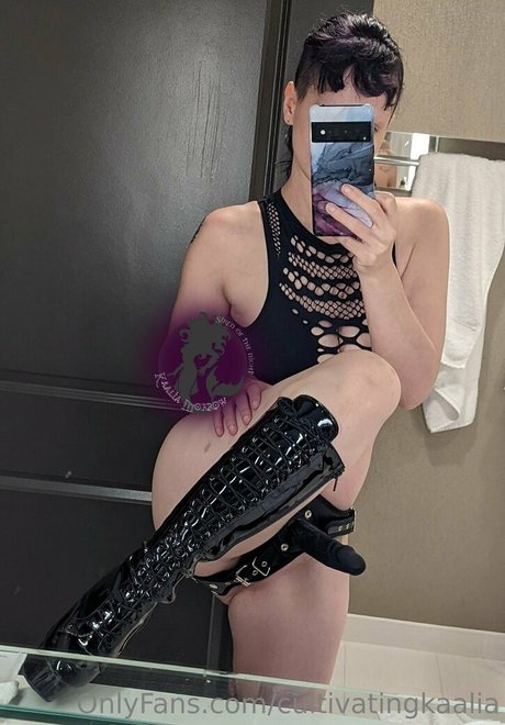 Naakte gelekte OnlyFans-foto van Captivatingkaalia