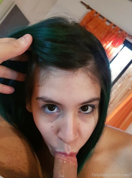 Naakte gelekte OnlyFans-foto van Zzwei7