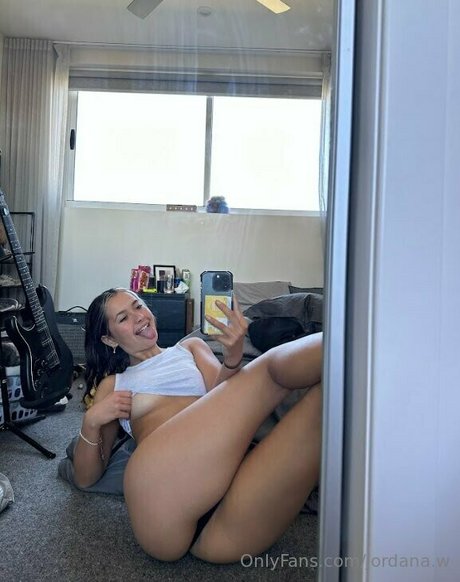 Naakte gelekte OnlyFans-foto van Jordanaw