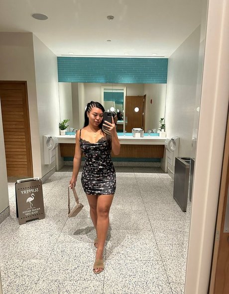 Naakte gelekte OnlyFans-foto van Serenasu