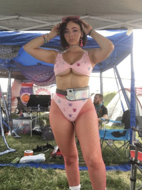 Naakte gelekte OnlyFans-foto van Peachsnbean