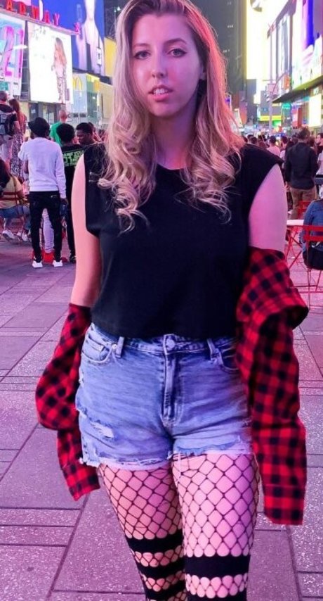 Naakte gelekte OnlyFans-foto van Abigail Cristea