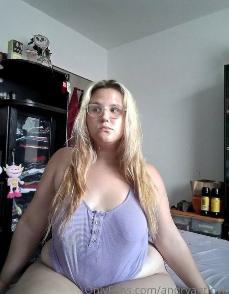 Naakte gelekte OnlyFans-foto van Andryantlova