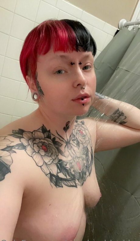 Naakte gelekte OnlyFans-foto van Reaghanblackhart
