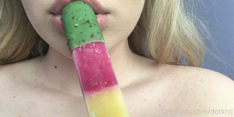 Naakte gelekte OnlyFans-foto van Dotknij