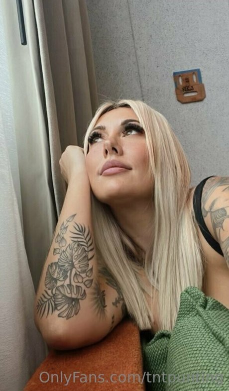 Carlyelectriclive