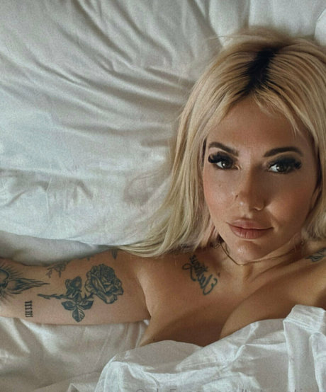 Carlyelectriclive