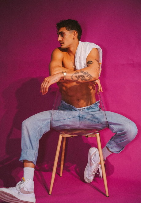 Naakte gelekte OnlyFans-foto van Henryandkasey