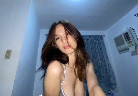 Naakte gelekte OnlyFans-foto van Hotaquagirl