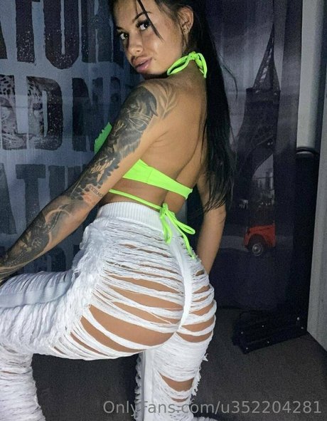 Naakte gelekte OnlyFans-foto van Redelissa