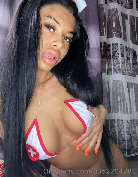 Naakte gelekte OnlyFans-foto van Redelissa