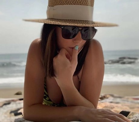 Naakte gelekte OnlyFans-foto van Courtnee Draper
