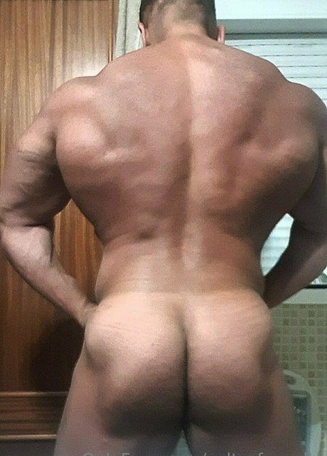 Naakte gelekte OnlyFans-foto van Cultofapollo