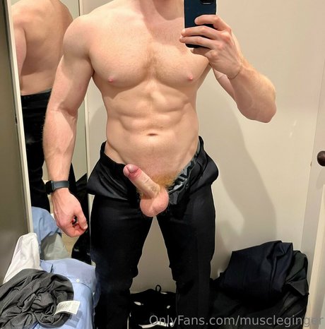 Naakte gelekte OnlyFans-foto van Muscleginger